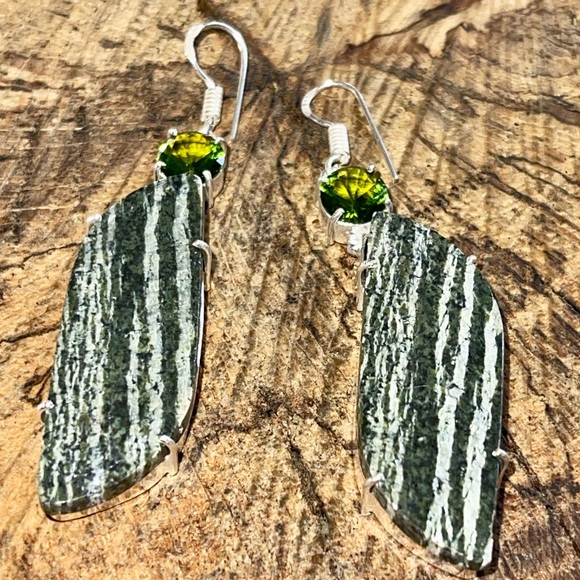 Chrysotile in Serpentine Earrings 2 7/8” - Picture 7 of 8